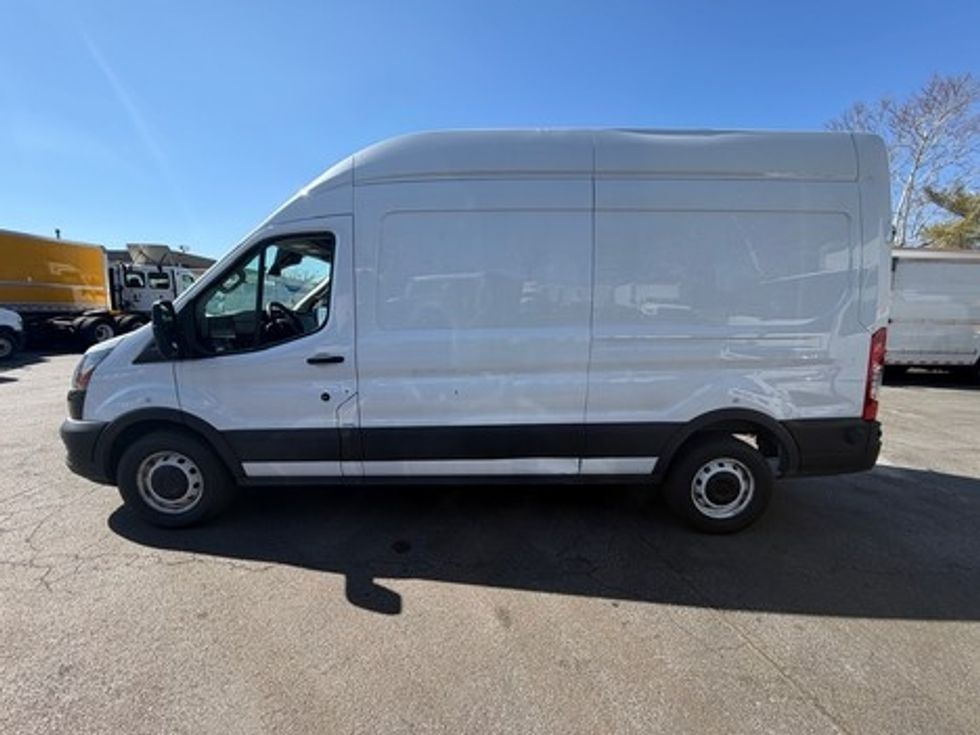 Cargo Van (Panel Van)-Light and Medium Duty Trucks-Ford-2023-Transit 250-Alexandria-VA-44,055\n\t\tmiles-$ 35,750 - Image 4