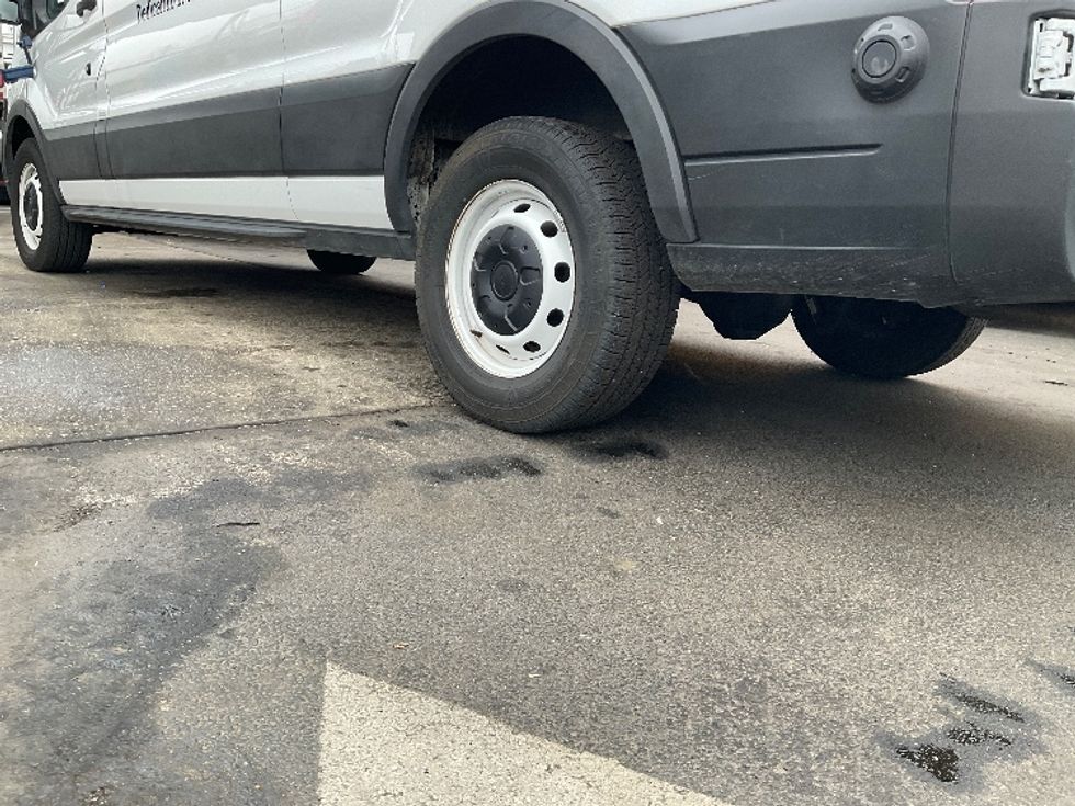 Cargo Van (Panel Van)-Light and Medium Duty Trucks-Ford-2023-Transit 250-Alexandria-VA-44,055\n\t\tmiles-$ 35,750 - Image 5
