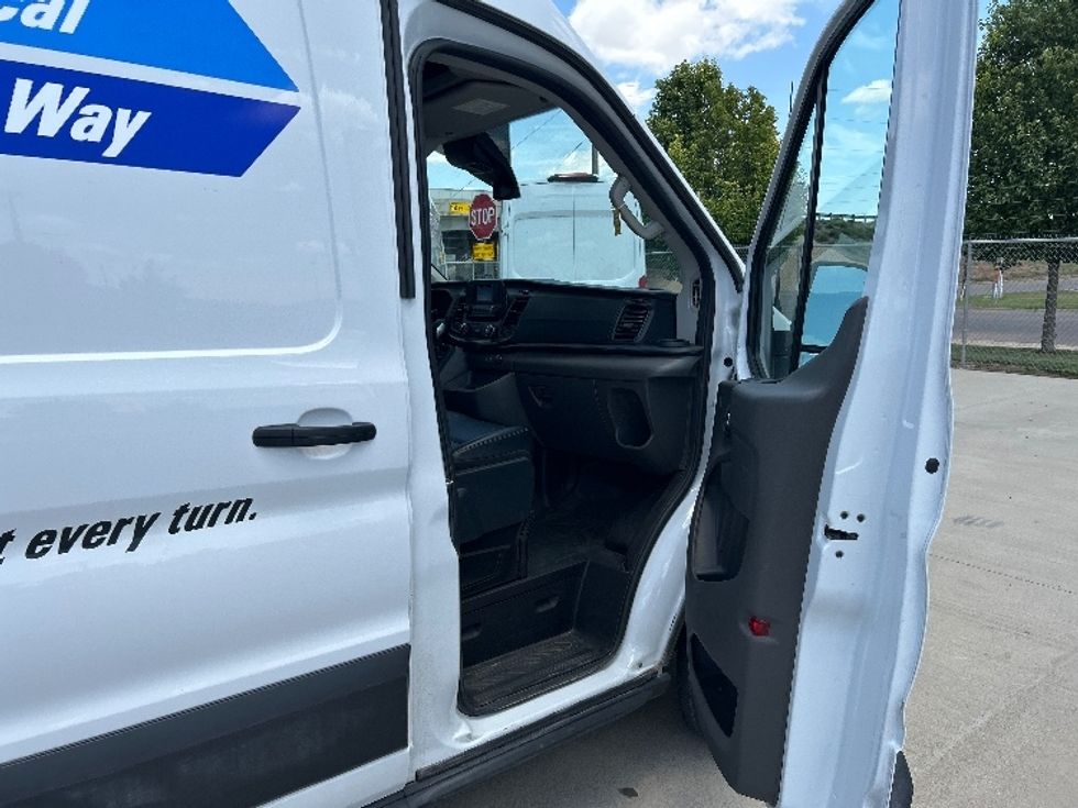 Cargo Van (Panel Van)-Light and Medium Duty Trucks-Ford-2023-Transit 250-Amarillo-TX-71,120\n\t\tmiles-$ 42,250 - Image 20