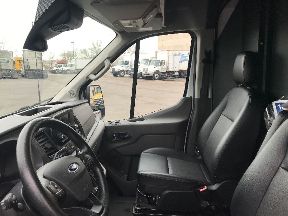 Cargo Van (Panel Van)-Light and Medium Duty Trucks-Ford-2023-Transit 250-Brooklyn Park-MN-30,791\n\t\tmiles-$ 57,500 - Image 17