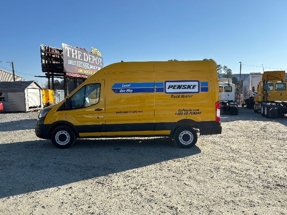 Cargo Van (Panel Van)-Light and Medium Duty Trucks-Ford-2023-Transit 250-Concord-NC-59,090\n\t\tmiles-$ 47,500 - Image 4