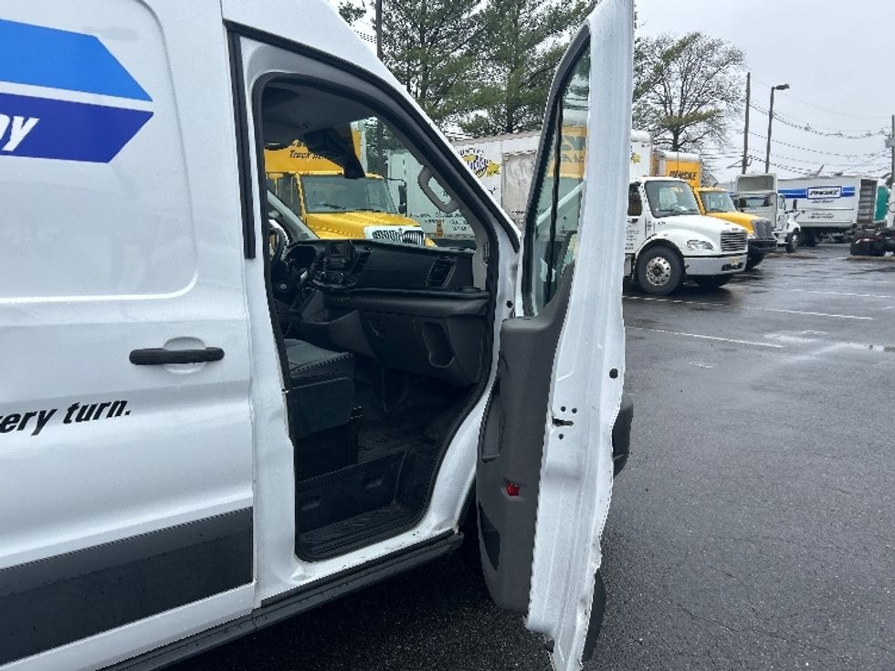 Cargo Van (Panel Van)-Light and Medium Duty Trucks-Ford-2023-Transit 250-Dayton-NJ-29,616\n\t\tmiles-$ 45,750 - Image 20
