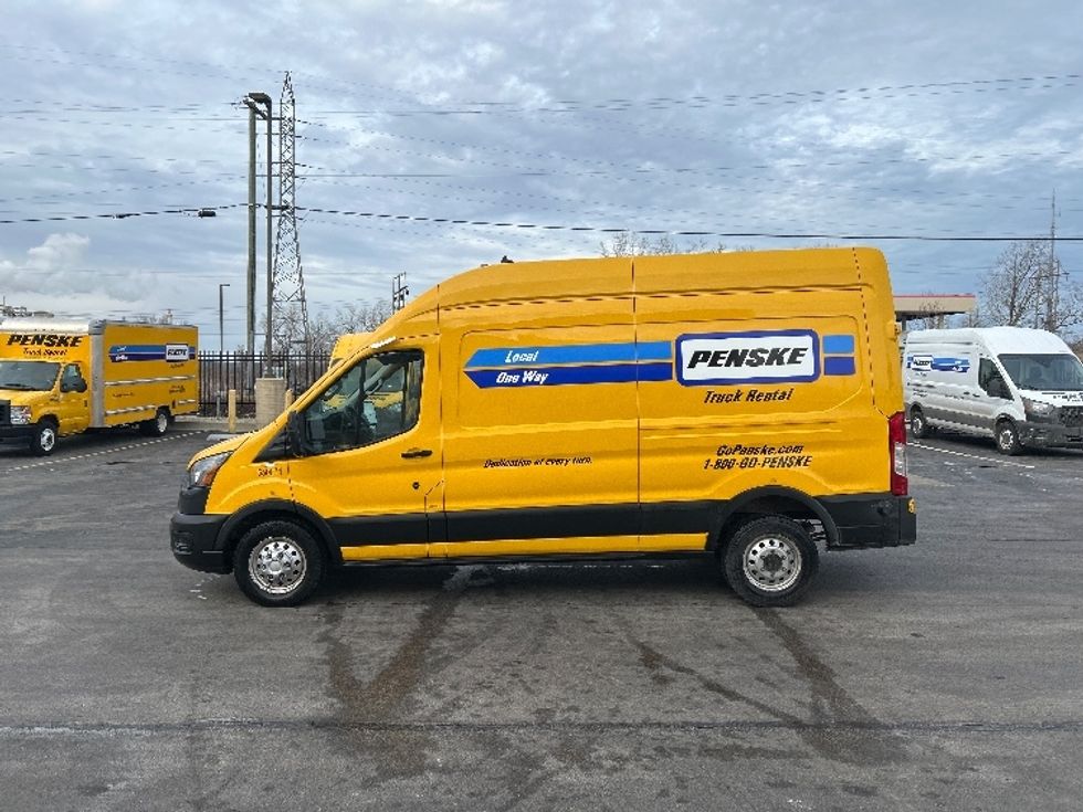 Cargo Van (Panel Van)-Light and Medium Duty Trucks-Ford-2023-Transit 250-East Chicago-IN-19,606\n\t\tmiles-$ 58,750 - Image 4