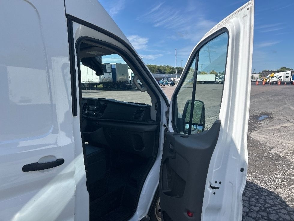 Cargo Van (Panel Van)-Light and Medium Duty Trucks-Ford-2023-Transit 250-Elmira-NY-139,166\n\t\tmiles-$ 37,000 - Image 17