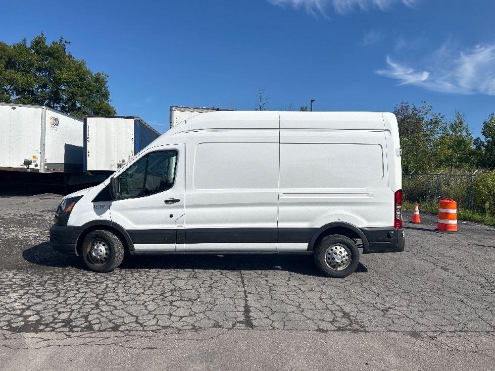 Cargo Van (Panel Van)-Light and Medium Duty Trucks-Ford-2023-Transit 250-Elmira-NY-139,166\n\t\tmiles-$ 37,000 - Image 4
