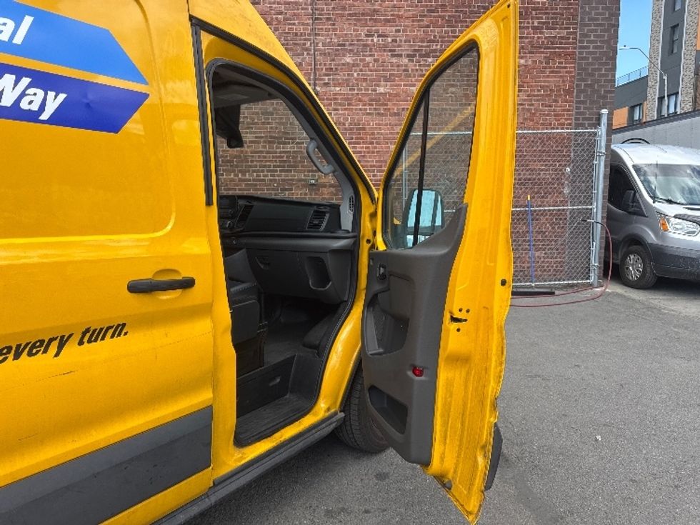 Cargo Van (Panel Van)-Light and Medium Duty Trucks-Ford-2023-Transit 250-Elmsford-NY-67,909\n\t\tmiles-$ 43,500 - Image 19