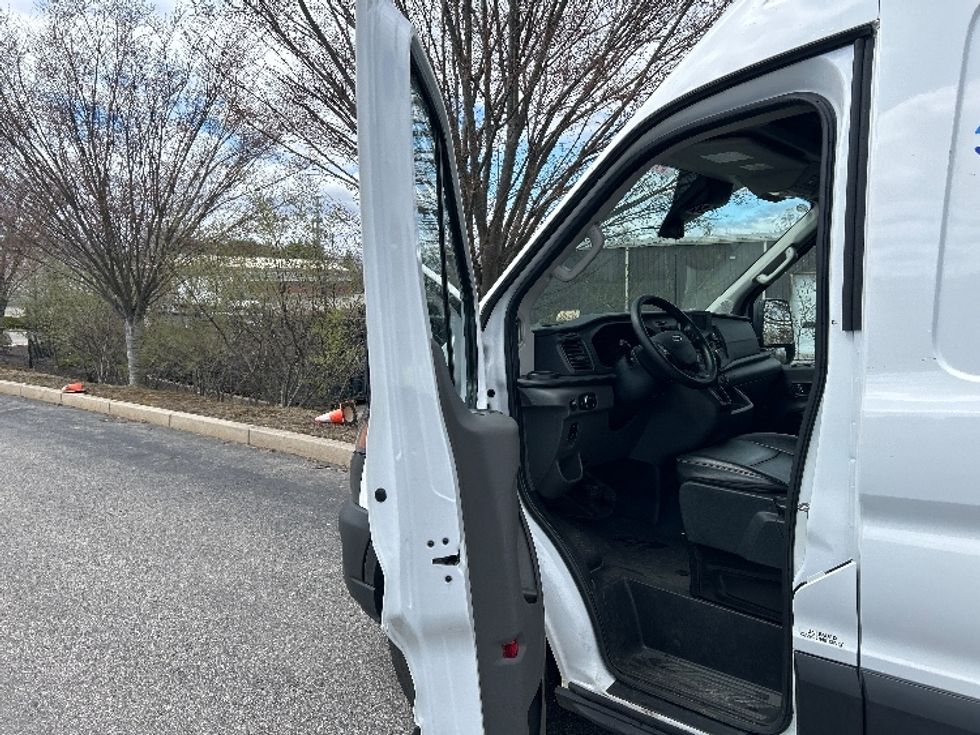 Cargo Van (Panel Van)-Light and Medium Duty Trucks-Ford-2023-Transit 250-Fitchburg-MA-49,400\n\t\tmiles-$ 48,500 - Image 14