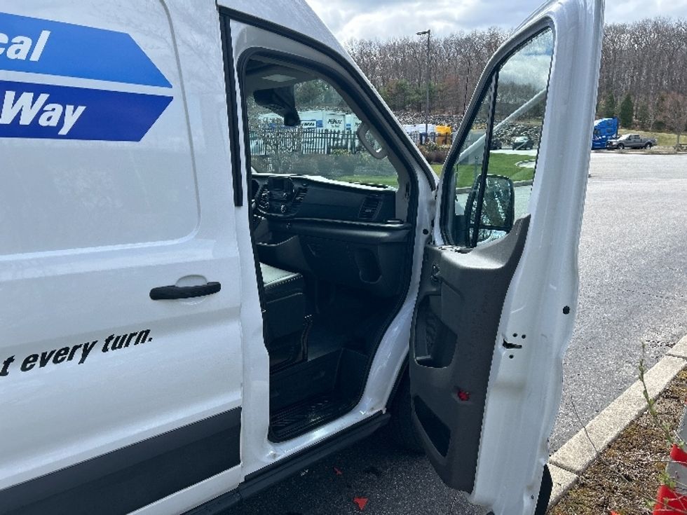 Cargo Van (Panel Van)-Light and Medium Duty Trucks-Ford-2023-Transit 250-Fitchburg-MA-49,400\n\t\tmiles-$ 48,500 - Image 18