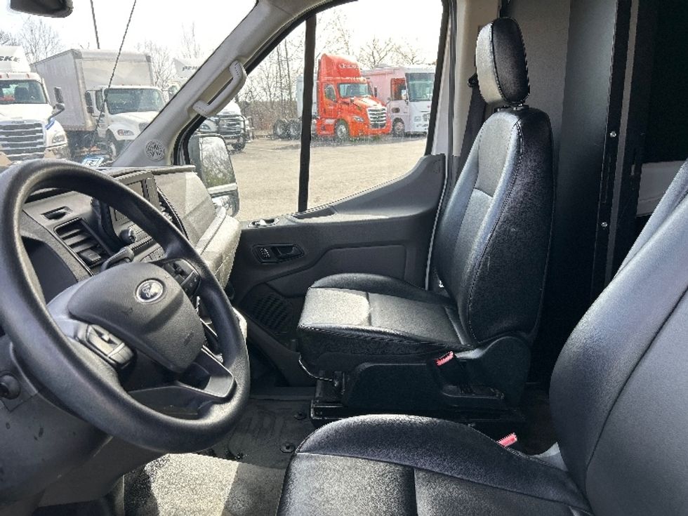 Cargo Van (Panel Van)-Light and Medium Duty Trucks-Ford-2023-Transit 250-Fitchburg-MA-65,140\n\t\tmiles-$ 46,500 - Image 15