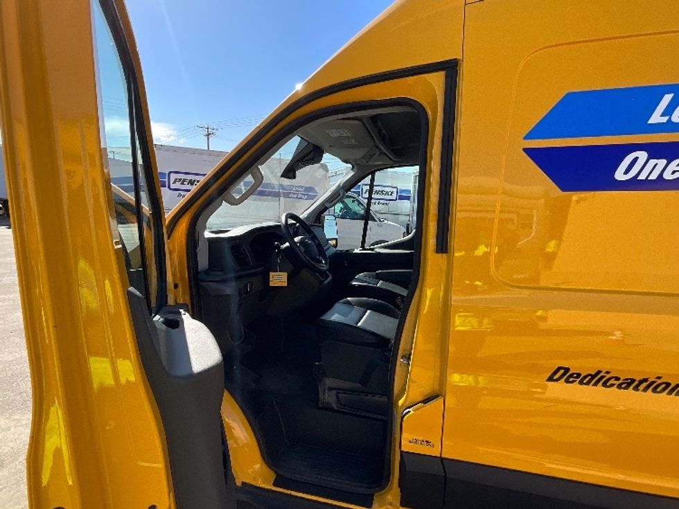 Cargo Van (Panel Van)-Light and Medium Duty Trucks-Ford-2023-Transit 250-Fontana-CA-25,804\n\t\tmiles-$ 47,500 - Image 16