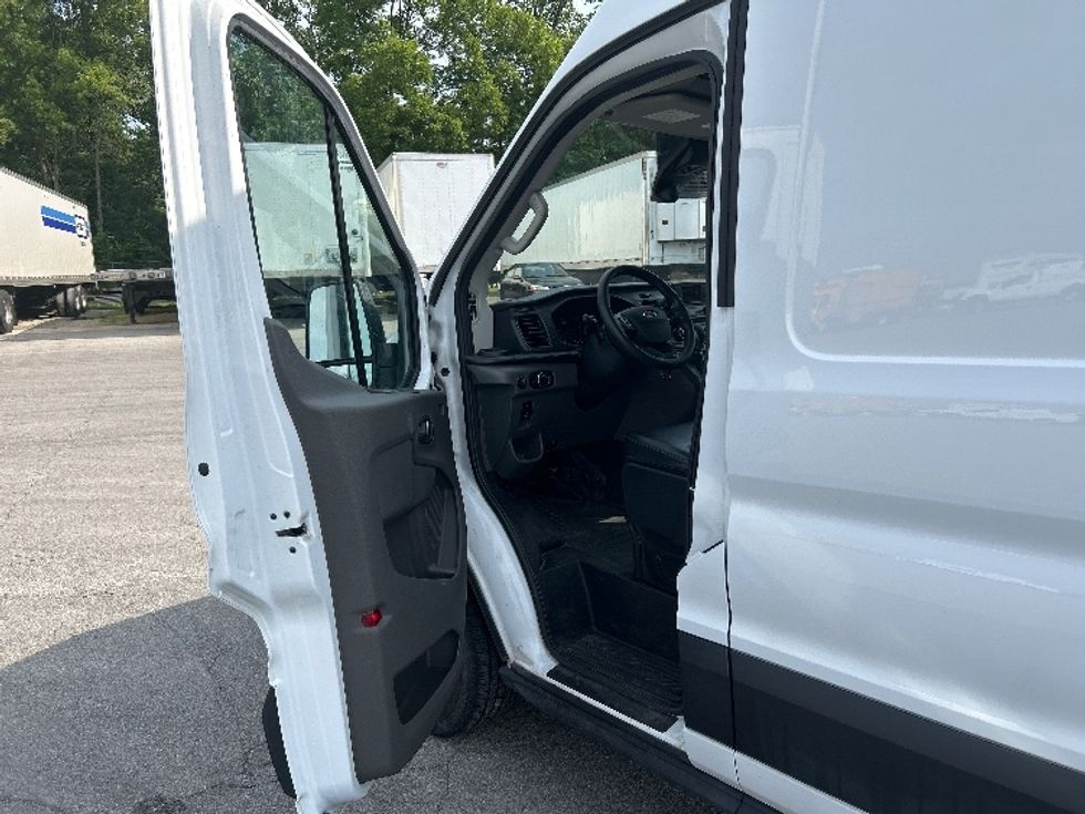 Cargo Van (Panel Van)-Light and Medium Duty Trucks-Ford-2023-Transit 250-Fort Wayne-IN-104,242\n\t\tmiles-$ 38,500 - Image 12