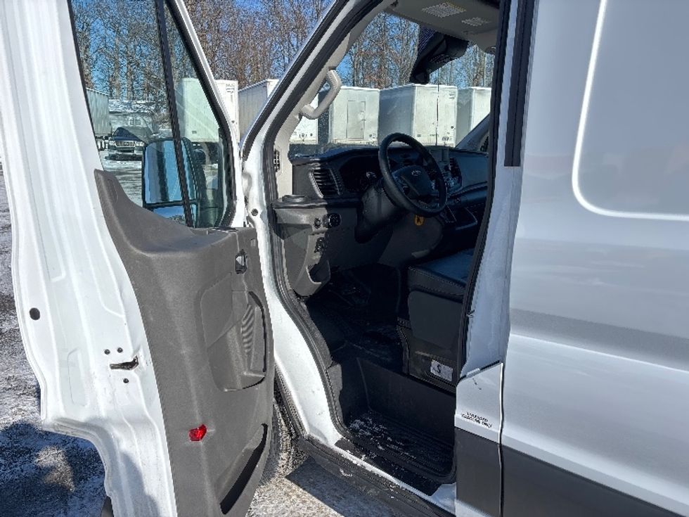Cargo Van (Panel Van)-Light and Medium Duty Trucks-Ford-2023-Transit 250-Fort Wayne-IN-116,997\n\t\tmiles-$ 33,250 - Image 15