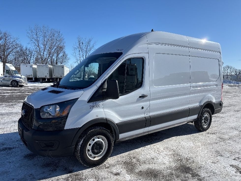 Cargo Van (Panel Van)-Light and Medium Duty Trucks-Ford-2023-Transit 250-Fort Wayne-IN-116,997\n\t\tmiles-$ 33,250 - Image 3