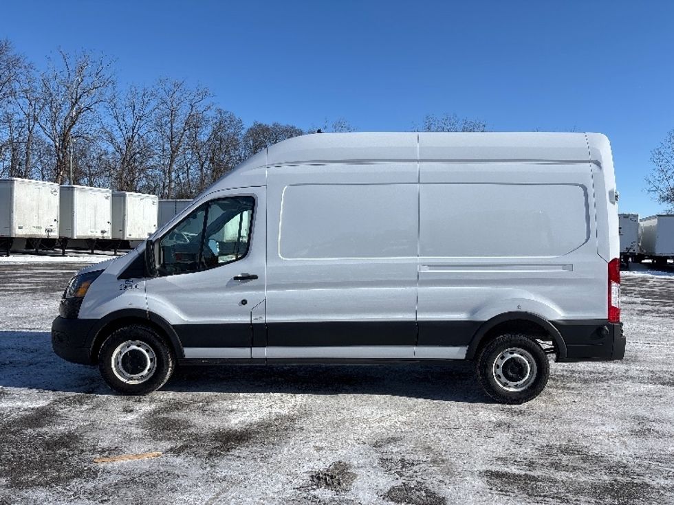 Cargo Van (Panel Van)-Light and Medium Duty Trucks-Ford-2023-Transit 250-Fort Wayne-IN-116,997\n\t\tmiles-$ 33,250 - Image 4