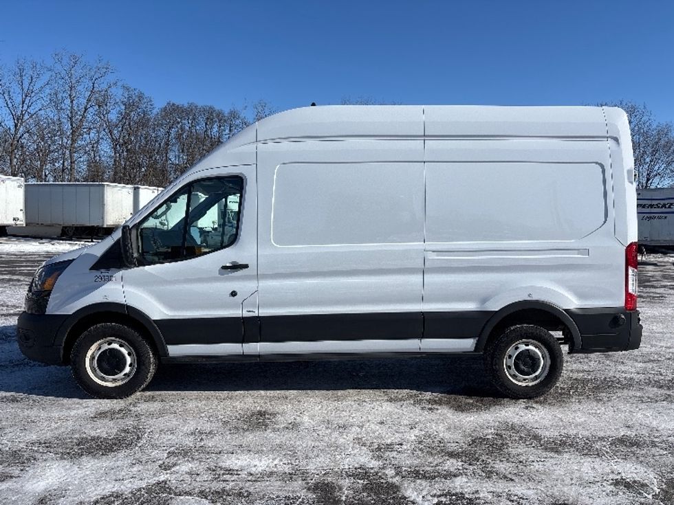 Cargo Van (Panel Van)-Light and Medium Duty Trucks-Ford-2023-Transit 250-Fort Wayne-IN-133,084\n\t\tmiles-$ 31,000 - Image 4
