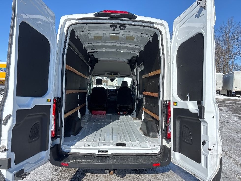 Cargo Van (Panel Van)-Light and Medium Duty Trucks-Ford-2023-Transit 250-Fort Wayne-IN-133,084\n\t\tmiles-$ 31,000 - Image 8