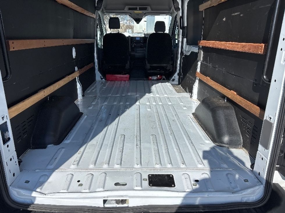 Cargo Van (Panel Van)-Light and Medium Duty Trucks-Ford-2023-Transit 250-Fort Wayne-IN-133,084\n\t\tmiles-$ 31,000 - Image 9