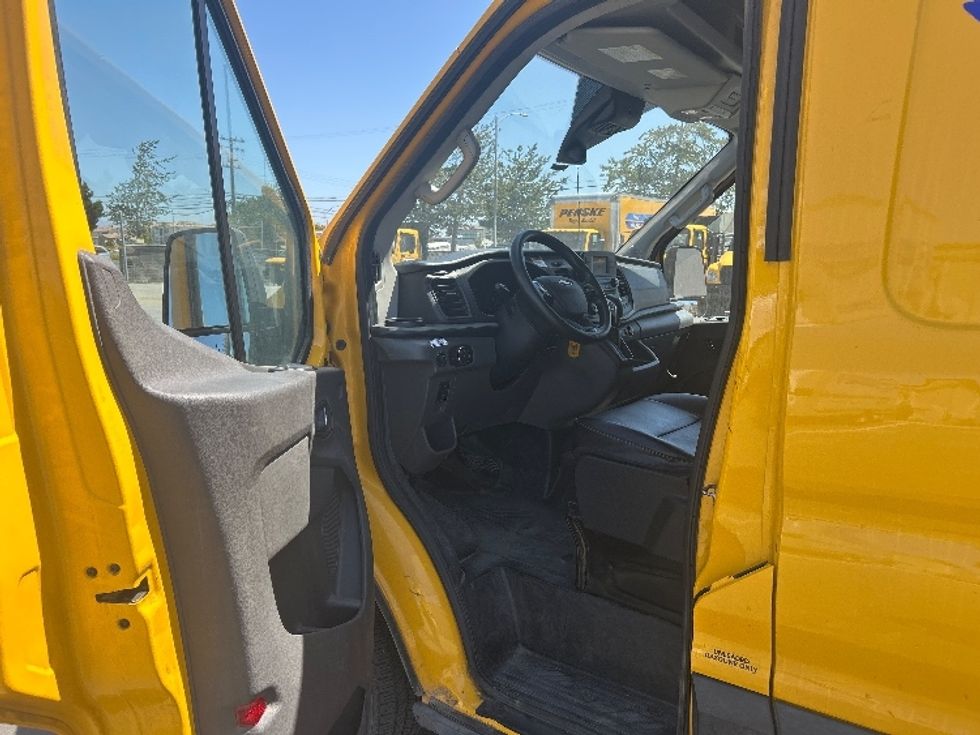 Cargo Van (Panel Van)-Light and Medium Duty Trucks-Ford-2023-Transit 250-Fresno-CA-100,785\n\t\tmiles-$ 33,250 - Image 15