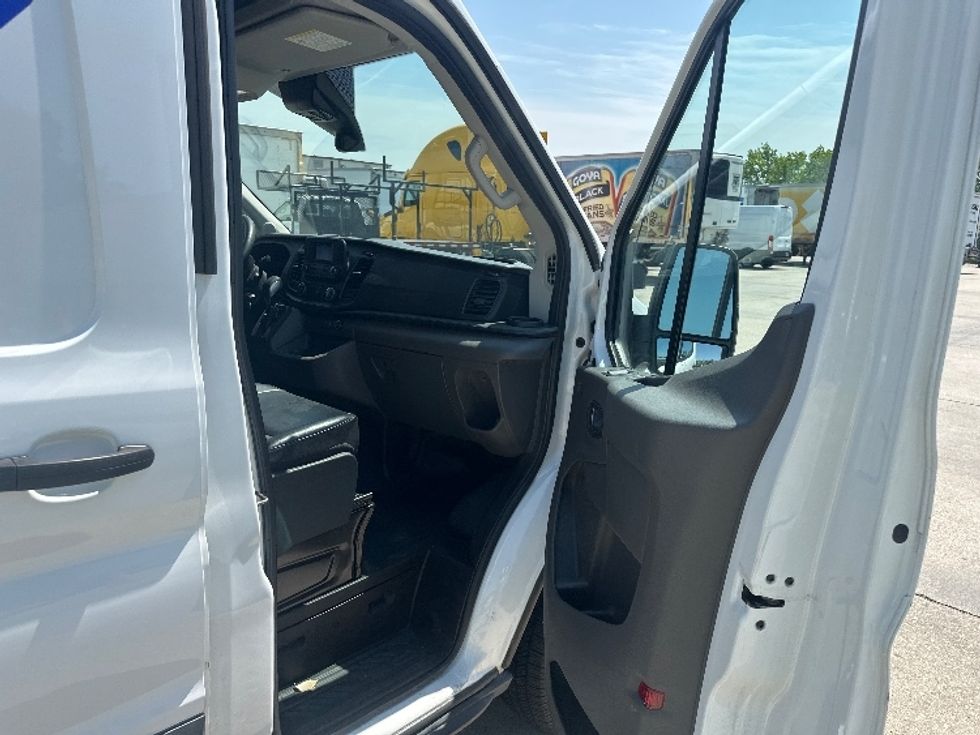 Cargo Van (Panel Van)-Light and Medium Duty Trucks-Ford-2023-Transit 250-Hammond-LA-55,194\n\t\tmiles-$ 45,500 - Image 18