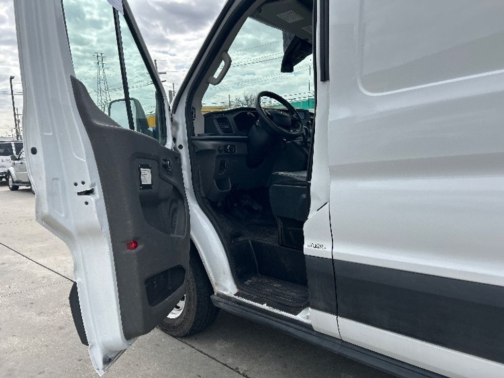Cargo Van (Panel Van)-Light and Medium Duty Trucks-Ford-2023-Transit 250-Hammond-LA-66,055\n\t\tmiles-$ 48,250 - Image 15