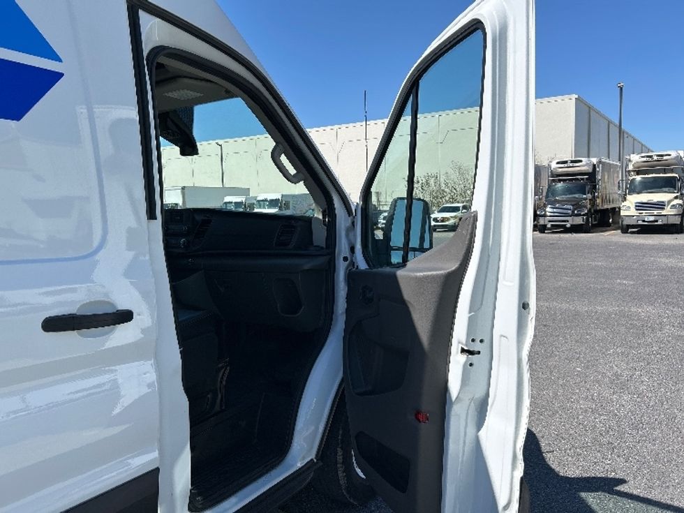 Cargo Van (Panel Van)-Light and Medium Duty Trucks-Ford-2023-Transit 250-Harahan-LA-51,165\n\t\tmiles-$ 47,750 - Image 18