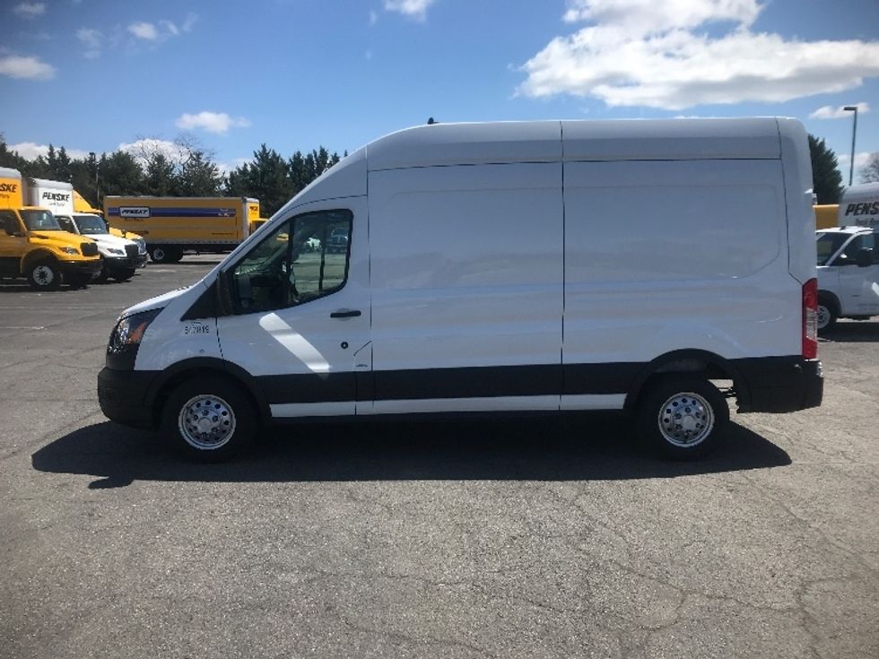 Cargo Van (Panel Van)-Light and Medium Duty Trucks-Ford-2023-Transit 250-Harrisburg-PA-32,427\n\t\tmiles-$ 51,750 - Image 4