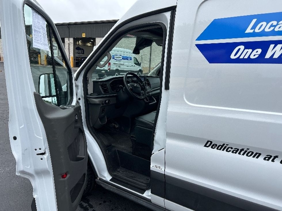 Cargo Van (Panel Van)-Light and Medium Duty Trucks-Ford-2023-Transit 250-Harrisburg-PA-40,717\n\t\tmiles-$ 51,250 - Image 16