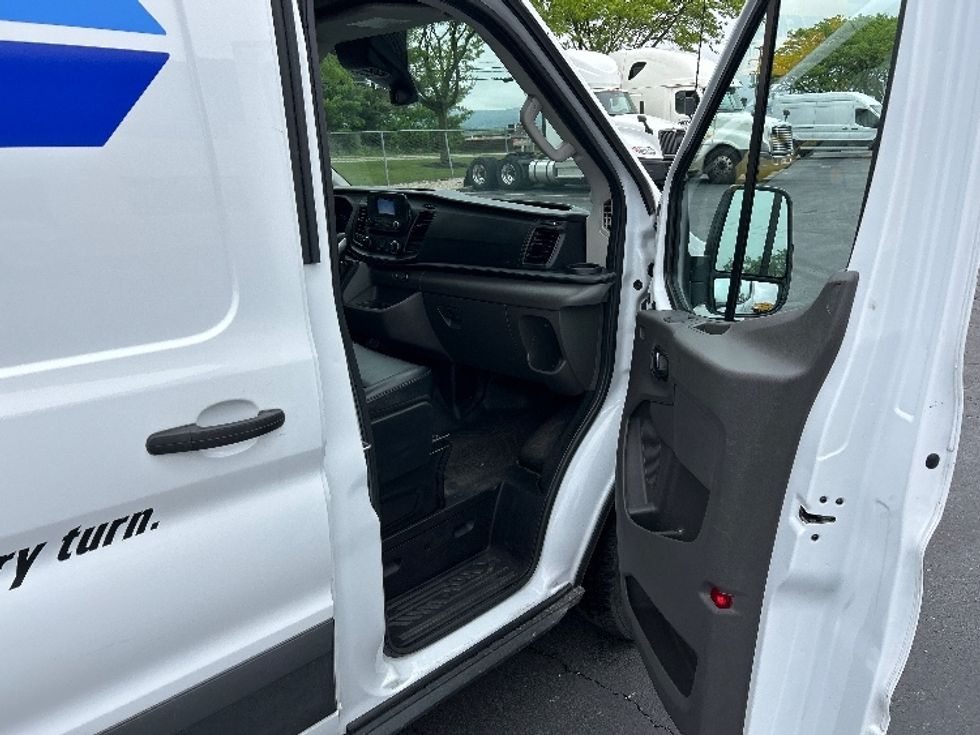 Cargo Van (Panel Van)-Light and Medium Duty Trucks-Ford-2023-Transit 250-Harrisburg-PA-40,717\n\t\tmiles-$ 51,250 - Image 20
