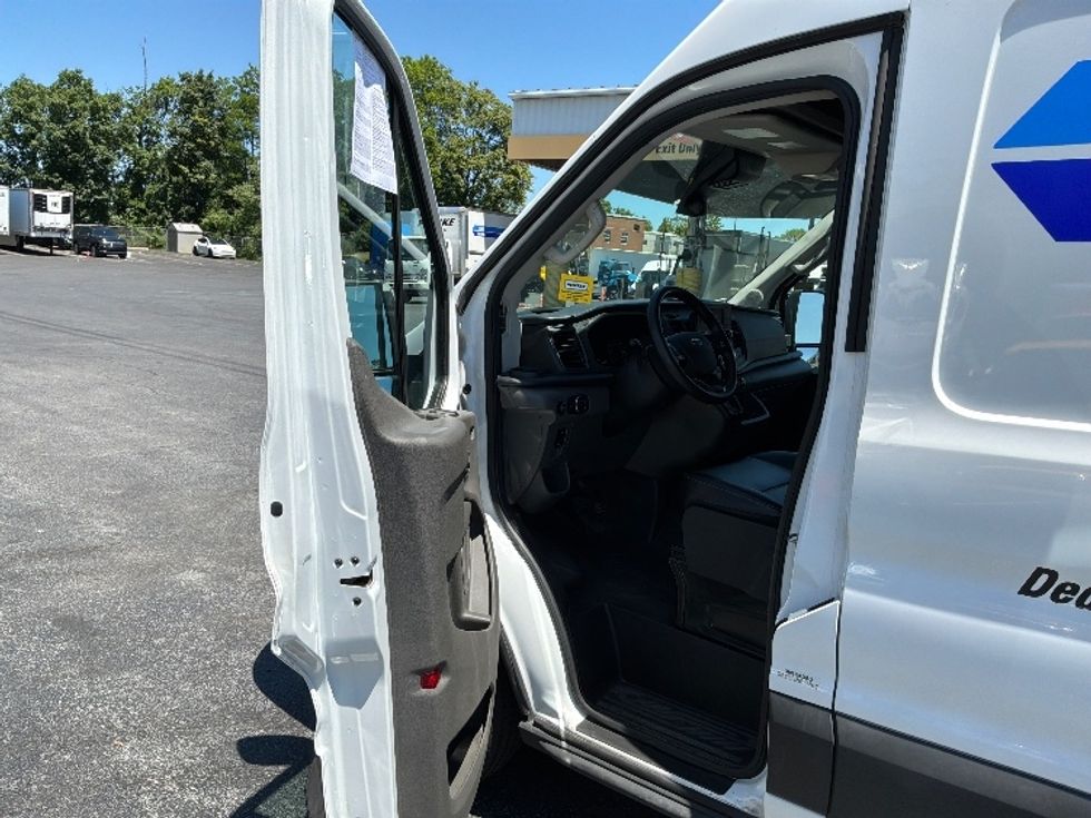 Cargo Van (Panel Van)-Light and Medium Duty Trucks-Ford-2023-Transit 250-Harrisburg-PA-75,153\n\t\tmiles-$ 47,250 - Image 16