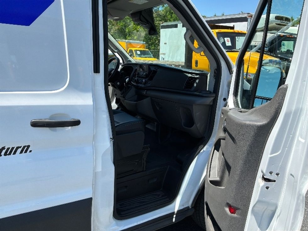 Cargo Van (Panel Van)-Light and Medium Duty Trucks-Ford-2023-Transit 250-Harrisburg-PA-75,153\n\t\tmiles-$ 47,250 - Image 20