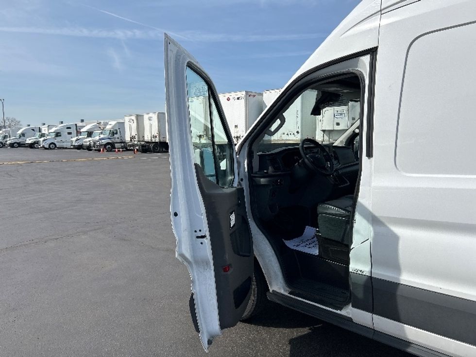 Cargo Van (Panel Van)-Light and Medium Duty Trucks-Ford-2023-Transit 250-Indianapolis-IN-152,844\n\t\tmiles-$ 35,500 - Image 16