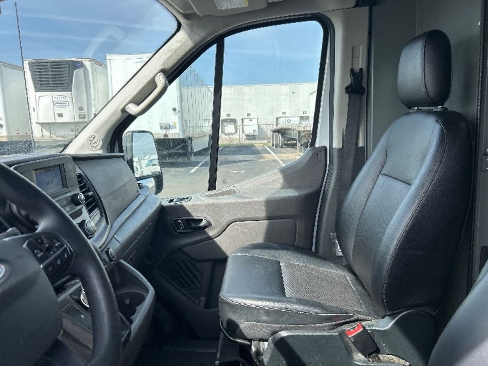 Cargo Van (Panel Van)-Light and Medium Duty Trucks-Ford-2023-Transit 250-Indianapolis-IN-152,844\n\t\tmiles-$ 35,500 - Image 19