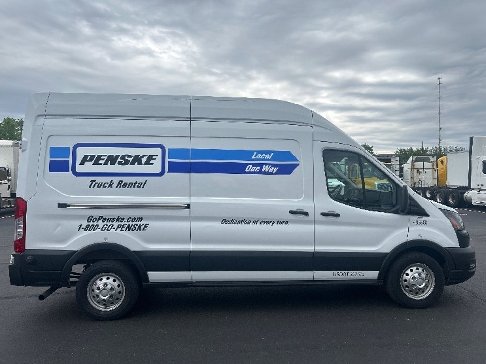 Cargo Van (Panel Van)-Light and Medium Duty Trucks-Ford-2023-Transit 250-Indianapolis-IN-71,376\n\t\tmiles-$ 47,500 - Image 15