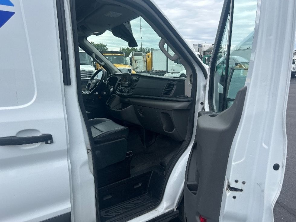 Cargo Van (Panel Van)-Light and Medium Duty Trucks-Ford-2023-Transit 250-Indianapolis-IN-71,376\n\t\tmiles-$ 47,500 - Image 19