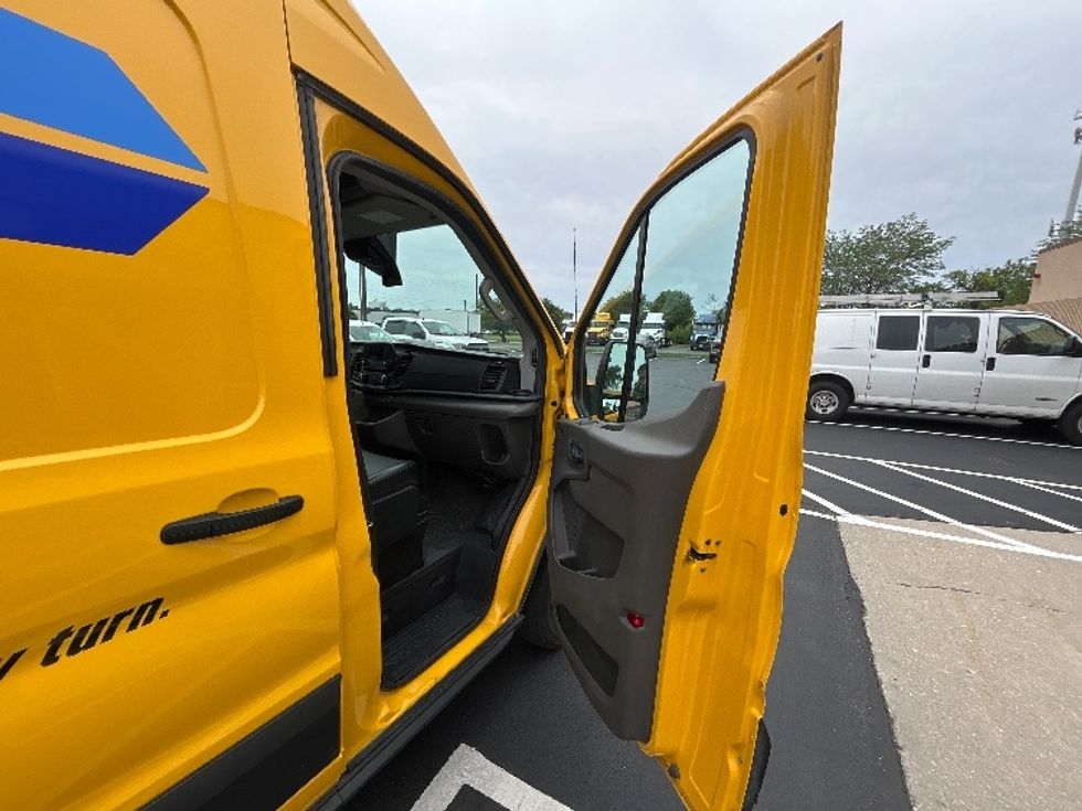 Cargo Van (Panel Van)-Light and Medium Duty Trucks-Ford-2023-Transit 250-Indianapolis-IN-77,198\n\t\tmiles-$ 41,750 - Image 20