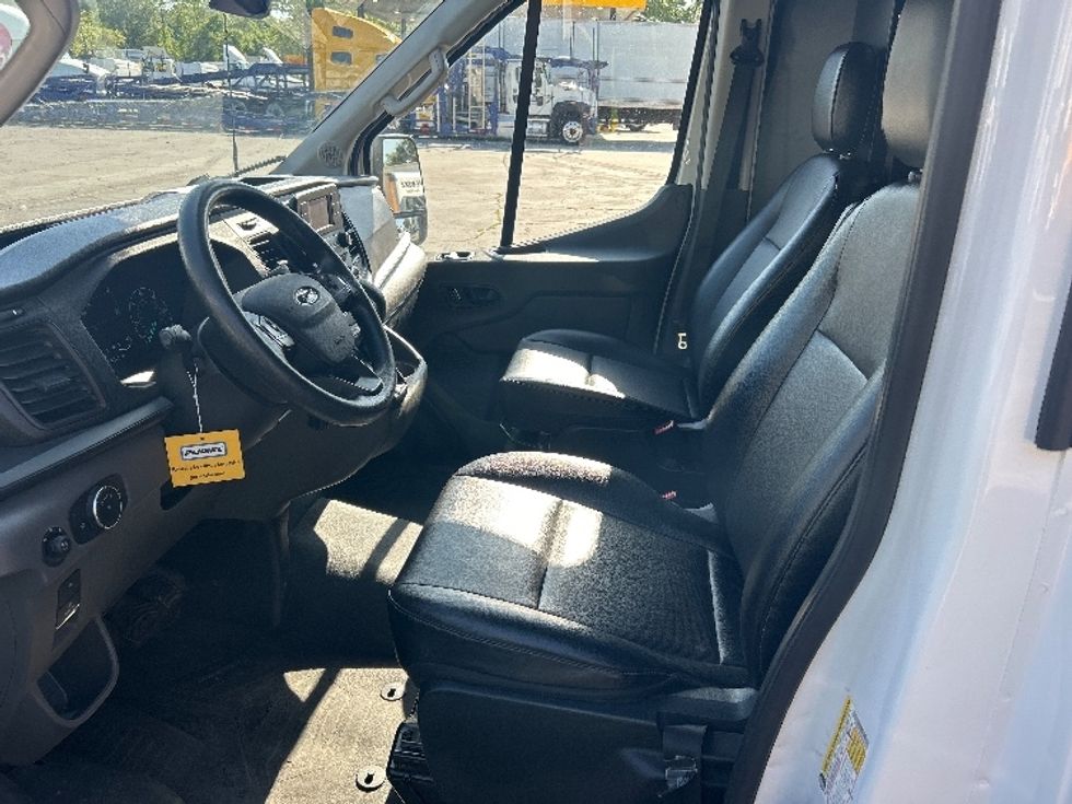 Cargo Van (Panel Van)-Light and Medium Duty Trucks-Ford-2023-Transit 250-Jacksonville-FL-40,097\n\t\tmiles-$ 46,250 - Image 19