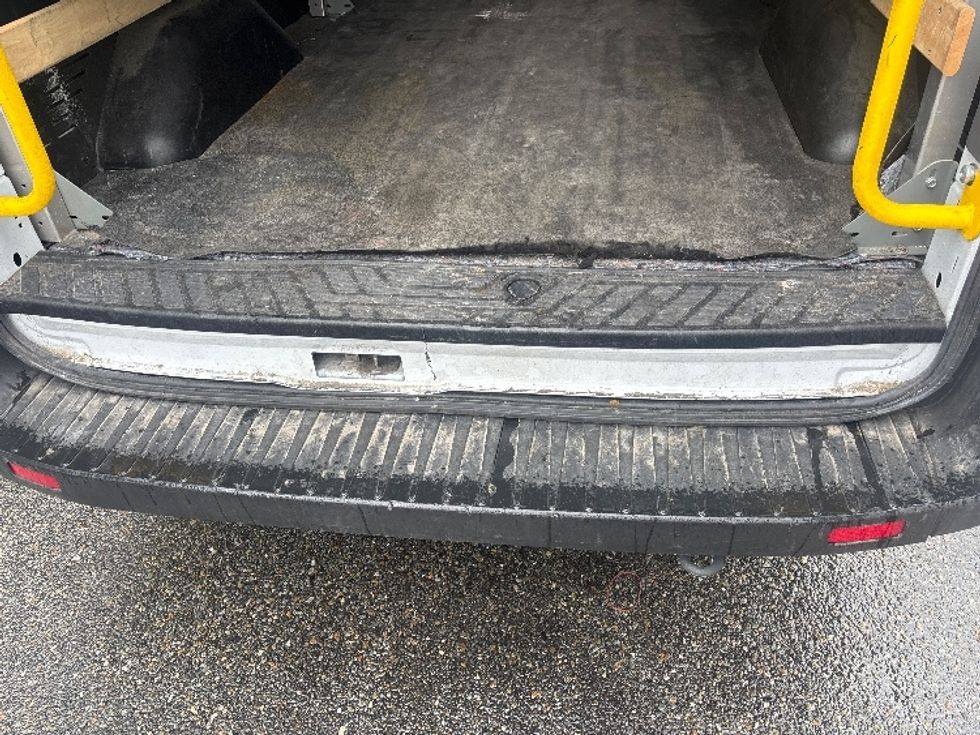 Cargo Van (Panel Van)-Light and Medium Duty Trucks-Ford-2023-Transit 250-Jamaica-NY-22,057\n\t\tmiles-$ 46,000 - Image 10