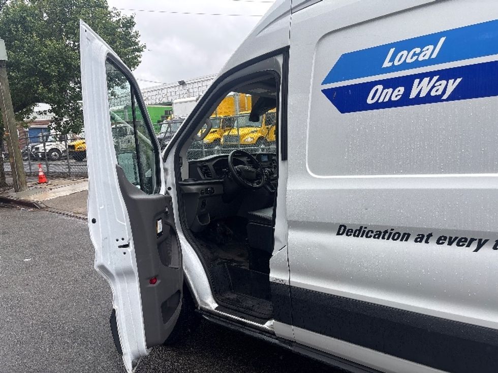 Cargo Van (Panel Van)-Light and Medium Duty Trucks-Ford-2023-Transit 250-Jamaica-NY-22,057\n\t\tmiles-$ 46,000 - Image 16