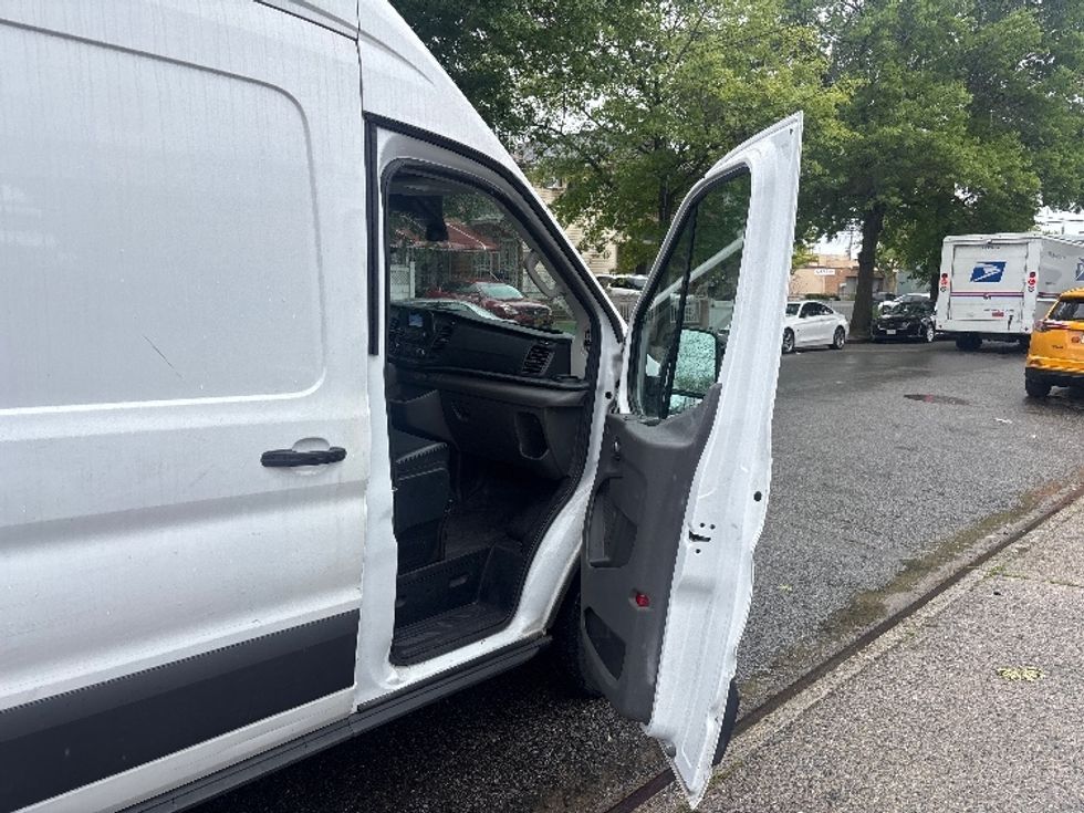 Cargo Van (Panel Van)-Light and Medium Duty Trucks-Ford-2023-Transit 250-Jamaica-NY-22,057\n\t\tmiles-$ 46,000 - Image 20