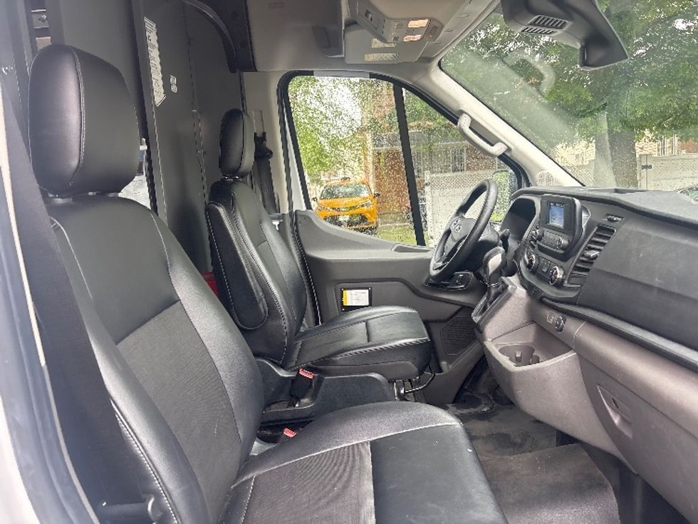 Cargo Van (Panel Van)-Light and Medium Duty Trucks-Ford-2023-Transit 250-Jamaica-NY-22,057\n\t\tmiles-$ 46,000 - Image 22
