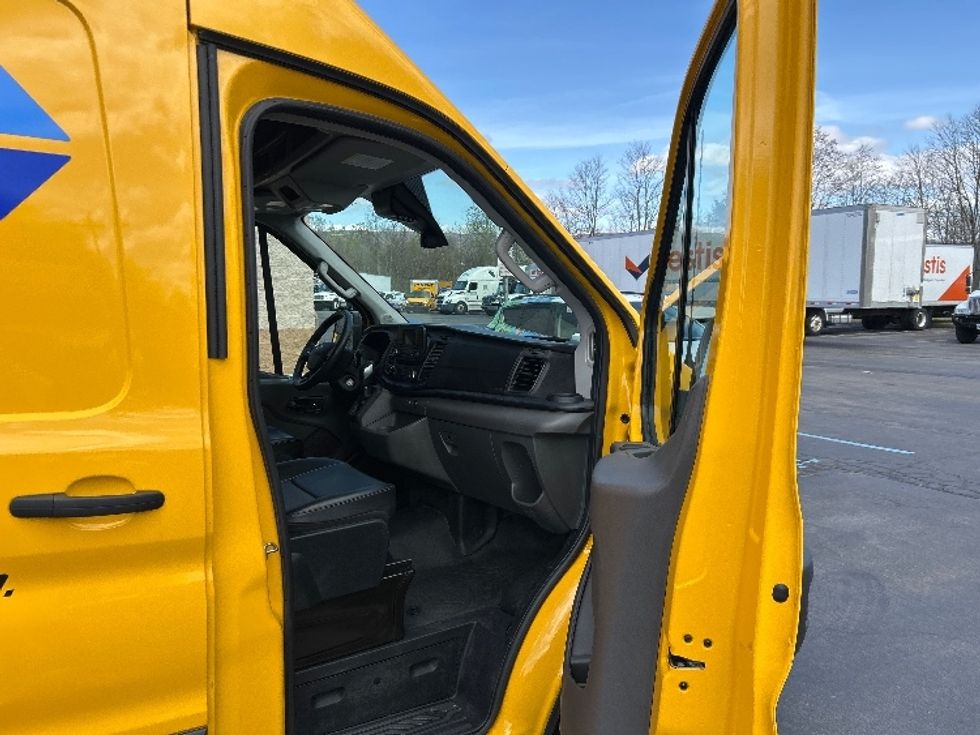 Cargo Van (Panel Van)-Light and Medium Duty Trucks-Ford-2023-Transit 250-Jessup-PA-38,469\n\t\tmiles-$ 41,750 - Image 16