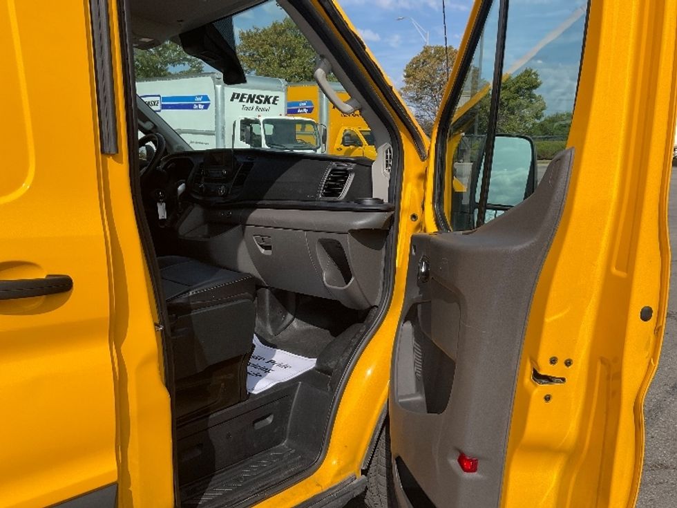 Cargo Van (Panel Van)-Light and Medium Duty Trucks-Ford-2023-Transit 250-Kansas City-MO-107,522\n\t\tmiles-$ 30,250 - Image 20