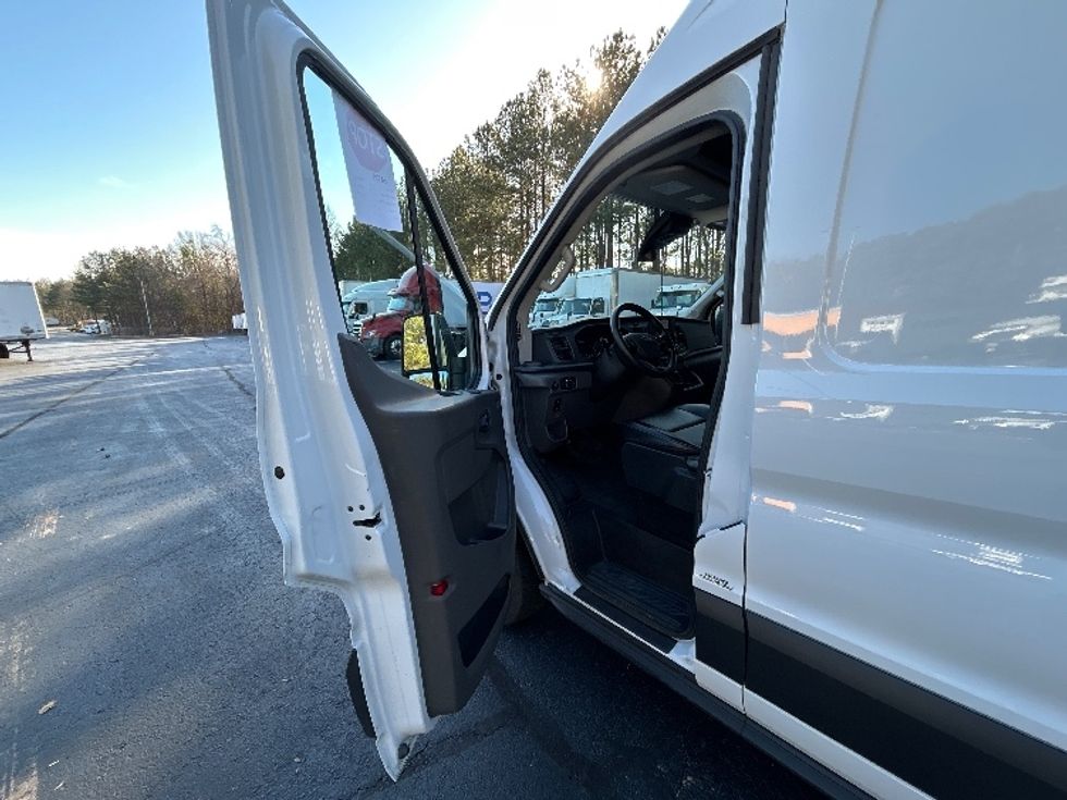 Cargo Van (Panel Van)-Light and Medium Duty Trucks-Ford-2023-Transit 250-Kennesaw-GA-68,105\n\t\tmiles-$ 52,000 - Image 13