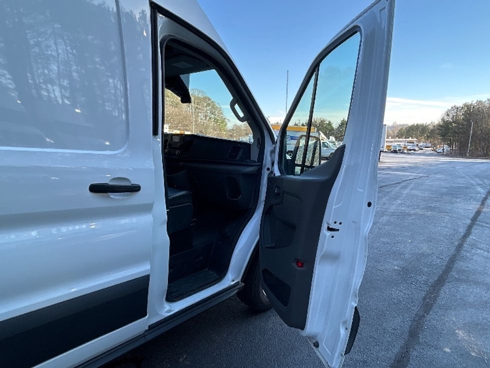 Cargo Van (Panel Van)-Light and Medium Duty Trucks-Ford-2023-Transit 250-Kennesaw-GA-68,105\n\t\tmiles-$ 52,000 - Image 17