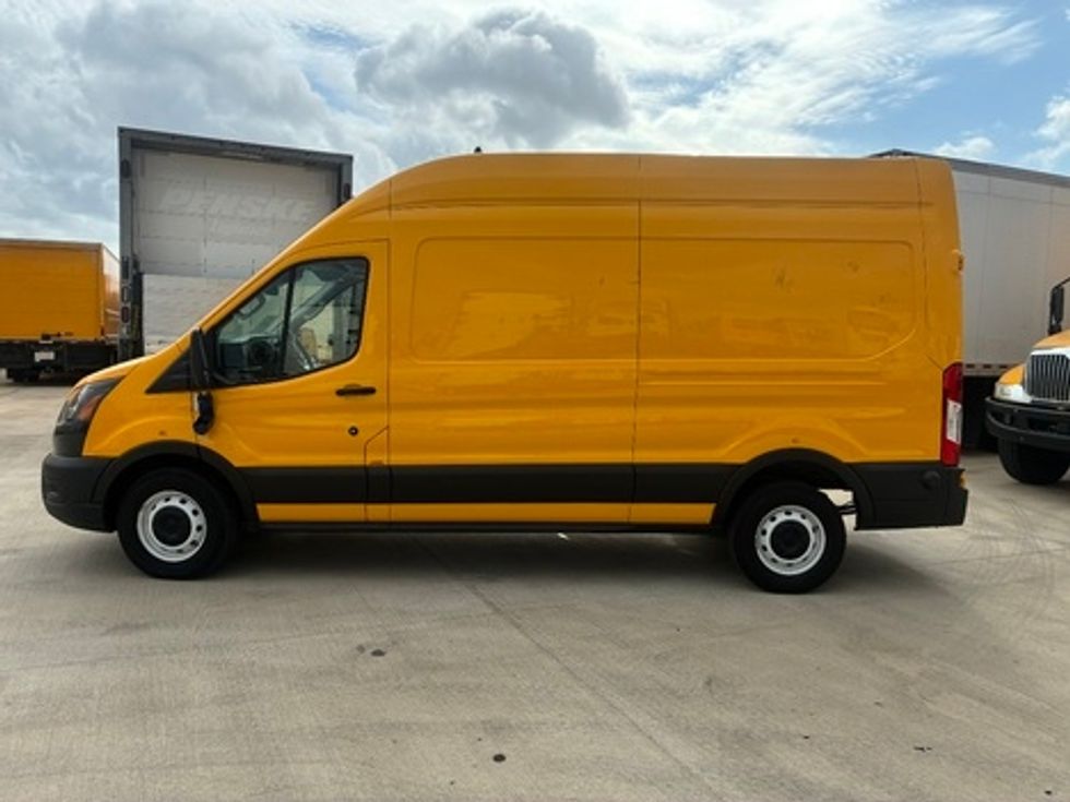 Cargo Van (Panel Van)-Light and Medium Duty Trucks-Ford-2023-Transit 250-Lakewood-WA-90,840\n\t\tmiles-$ 28,250 - Image 4