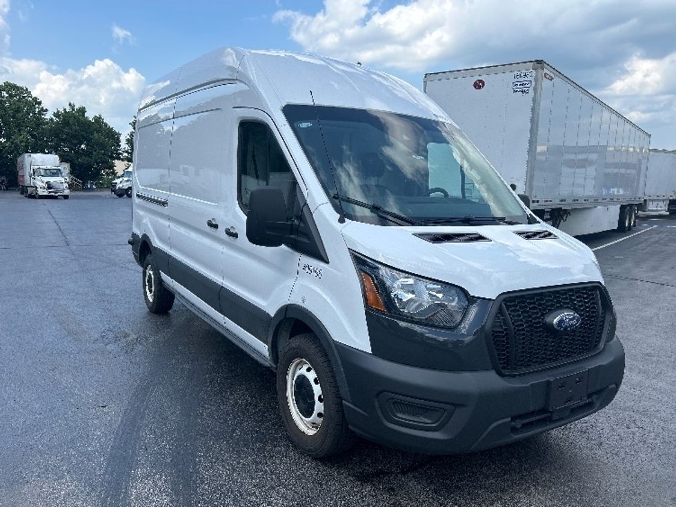 Cargo Van (Panel Van)-Light and Medium Duty Trucks-Ford-2023-Transit 250-Louisville-KY-138,998\n\t\tmiles-$ 33,000 - Image 1