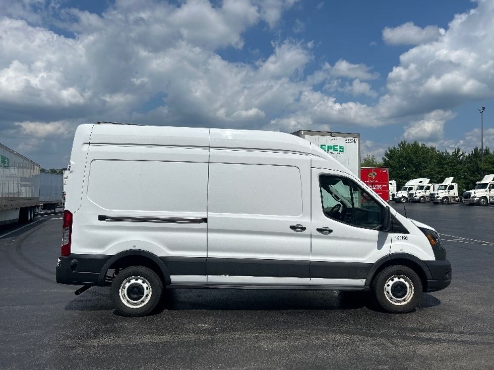 Cargo Van (Panel Van)-Light and Medium Duty Trucks-Ford-2023-Transit 250-Louisville-KY-138,998\n\t\tmiles-$ 33,000 - Image 15