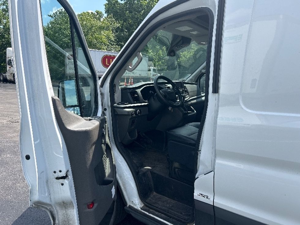 Cargo Van (Panel Van)-Light and Medium Duty Trucks-Ford-2023-Transit 250-Louisville-KY-138,998\n\t\tmiles-$ 33,000 - Image 16