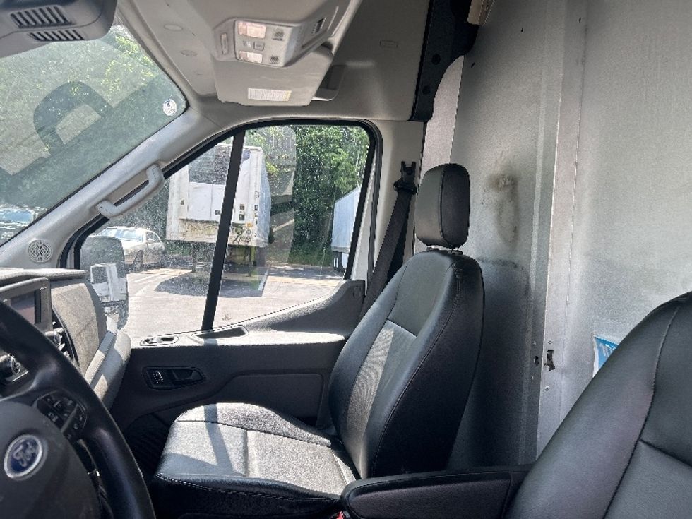 Cargo Van (Panel Van)-Light and Medium Duty Trucks-Ford-2023-Transit 250-Louisville-KY-138,998\n\t\tmiles-$ 33,000 - Image 19