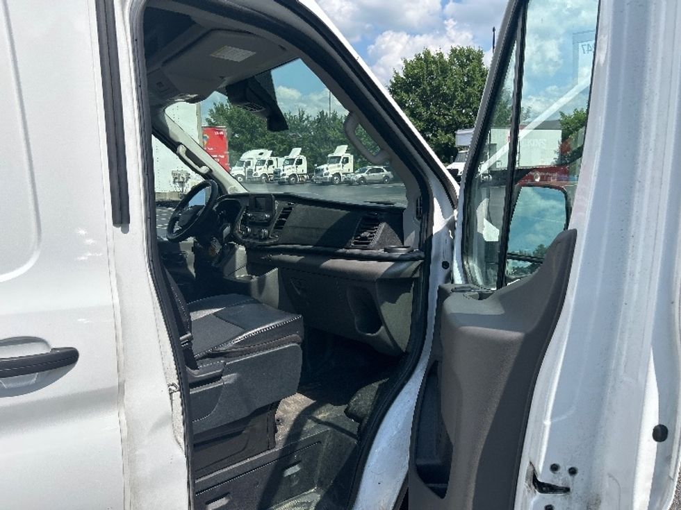 Cargo Van (Panel Van)-Light and Medium Duty Trucks-Ford-2023-Transit 250-Louisville-KY-138,998\n\t\tmiles-$ 33,000 - Image 20